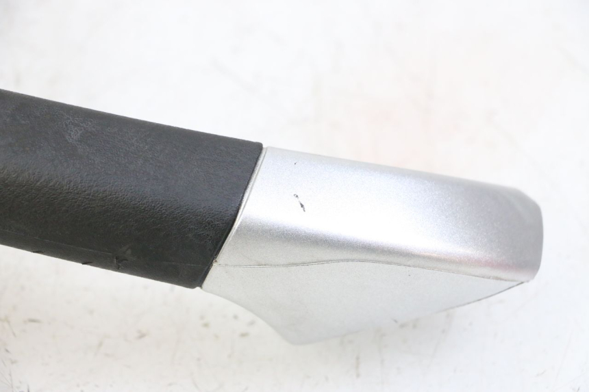 photo de RECHTER HINTERER GRIFF PIAGGIO MP3 LT 400 (2007 - 2012) - Oberflächenzustand und Material