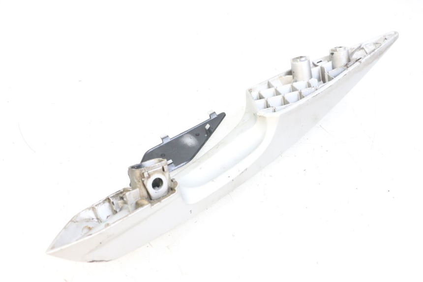 photo de HALTEGRIFF RECHTS PEUGEOT SATELIS 125 (2010 - 2012) - Zoom auf Gebrauchszustand