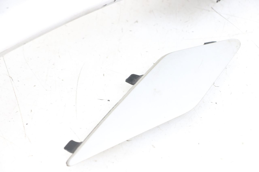 photo de HALTEGRIFF RECHTS PEUGEOT SATELIS 125 (2010 - 2012) - Details der Befestigungspunkte