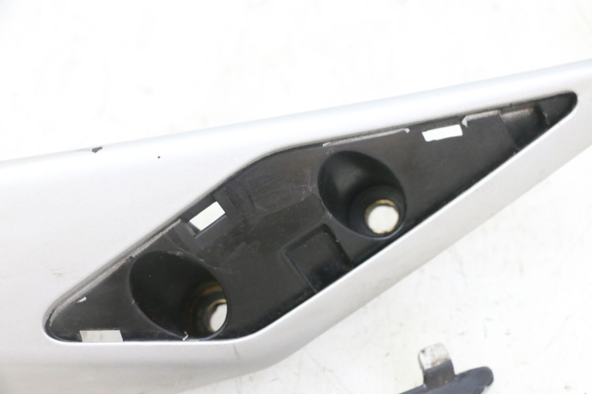 photo de HALTEGRIFF RECHTS PEUGEOT SATELIS 125 (2013 - 2018) - Weitere Ansicht des Artikels