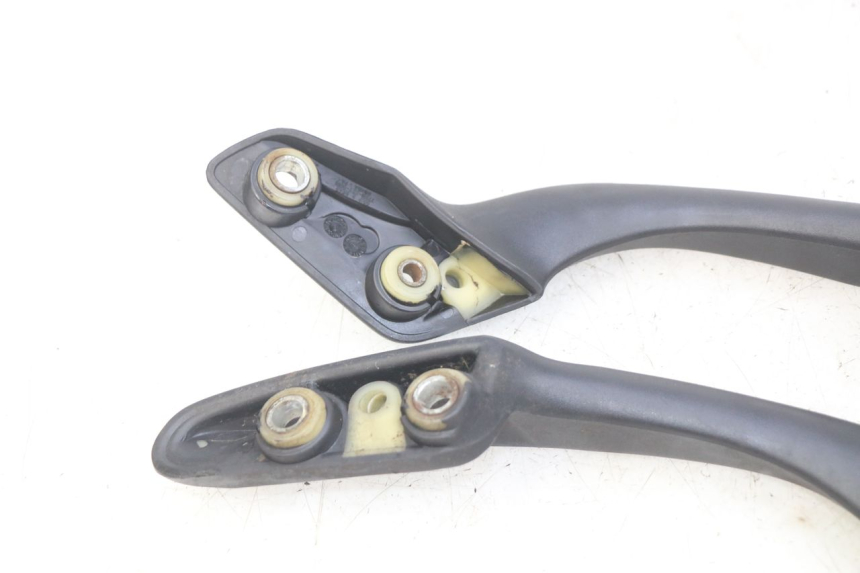 photo de HINTERRADGRIFF HONDA FES PANTHEON 2T 125 (1998 - 2002) - Oberflächenzustand und Material