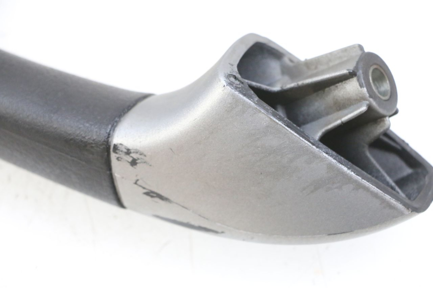 photo de HALTEGRIFF LINKS PIAGGIO MP3 125 (2006 - 2014) - Details der Befestigungspunkte