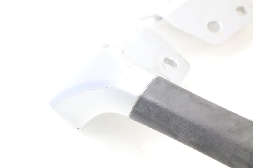 photo de HALTEGRIFF PIAGGIO MP3 LT 300 (2010 - 2016) - Details der Befestigungspunkte