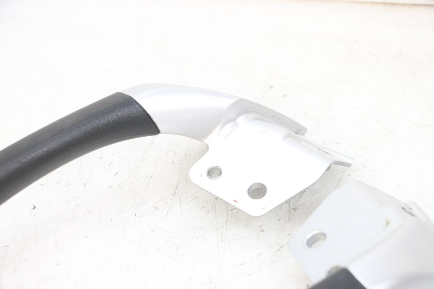 photo de HALTEGRIFF PIAGGIO MP3 RL 250 (2006 - 2010) - Charakteristische Merkmale