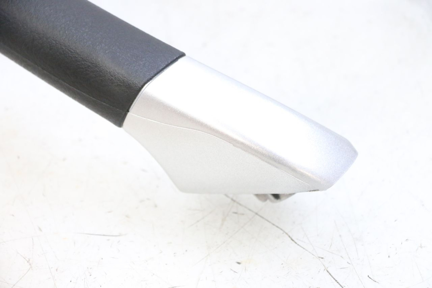 photo de HALTEGRIFF PIAGGIO MP3 RL 250 (2006 - 2010) - Details der Befestigungspunkte