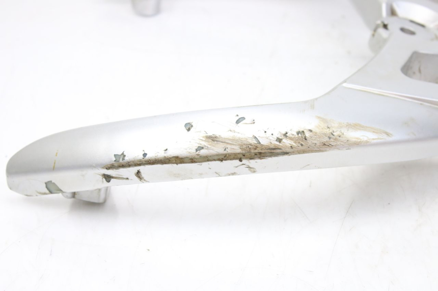 photo de HINTERRADGRIFF KEEWAY OUTLOOK 125 (2007 - 2013) - Details der Befestigungspunkte