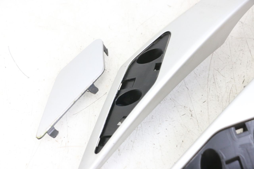 photo de HINTERRADGRIFF PEUGEOT SATELIS 125 (2010 - 2012) - Zoom auf Komponenten