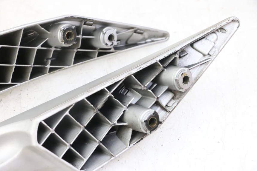 photo de HINTERRADGRIFF PEUGEOT SATELIS 125 (2010 - 2012) - Gesamtansicht des Produkts