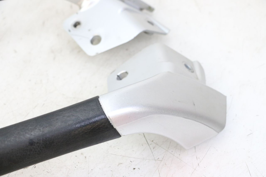 photo de HINTERRADGRIFF PIAGGIO MP3 LT 400 (2007 - 2012) - Kennzeichnungen und Originalreferenzen