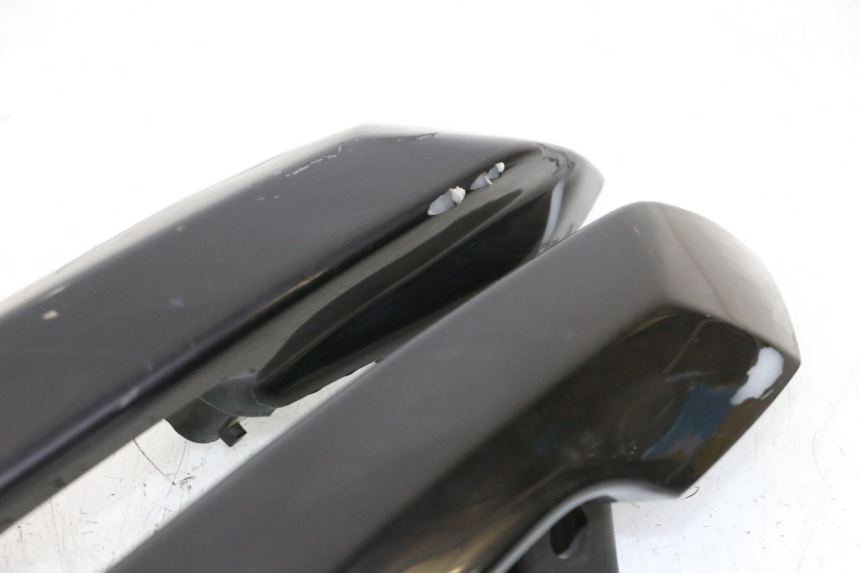 photo de HINTERRADGRIFF PEUGEOT SATELIS 125 (2010 - 2012) - Hochauflösende Nahaufnahme