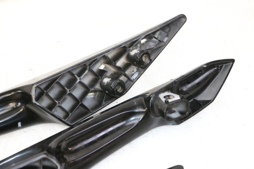 photo de HINTERRADGRIFF PEUGEOT SATELIS 125 (2010 - 2012) - Details der Befestigungspunkte