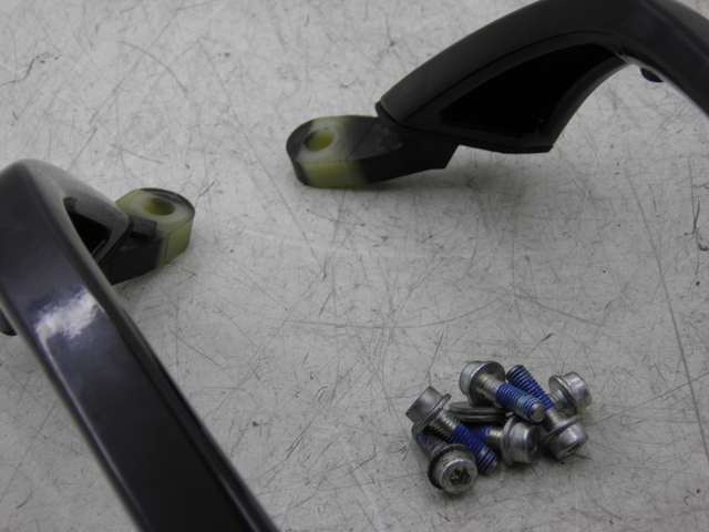 photo de HALTEGRIFF SUZUKI BURGMAN EXECUTIVE 650 (2008 - 2010) - Detailansicht des Bauteils