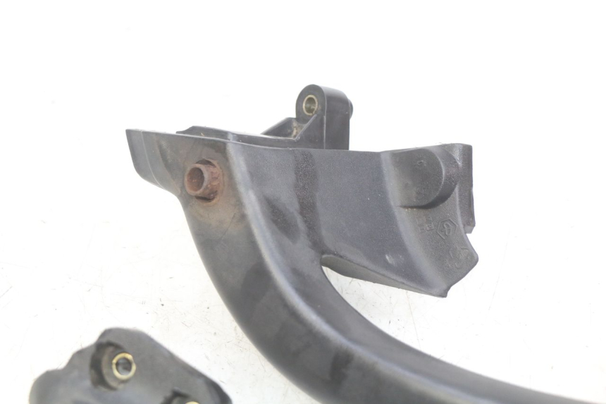 photo de HINTERRADGRIFF PIAGGIO X9 EVOLUTION 125 (2003 - 2007) - Details der Befestigungspunkte