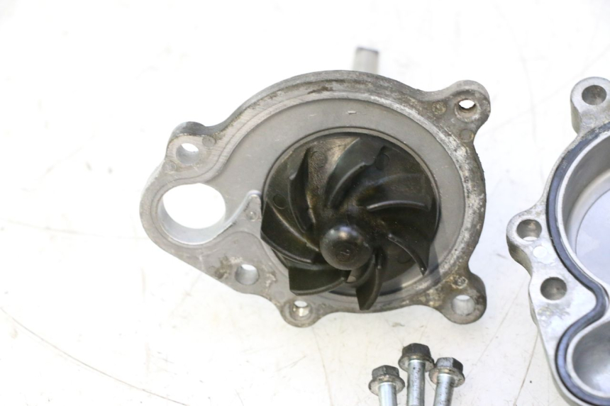 photo de WASSERPUMPE SUZUKI BURGMAN EXECUTIVE ABS 650 (2006 - 2012) - Oberflächenzustand und Material