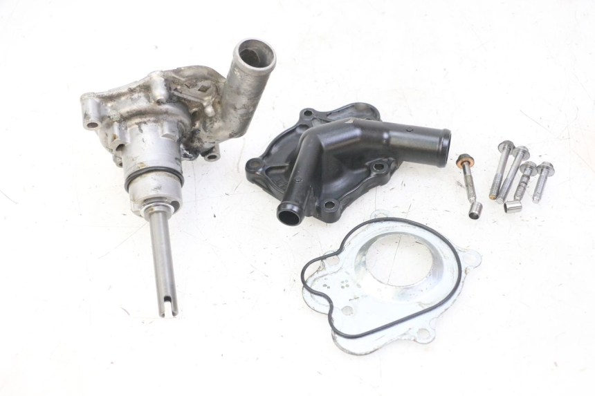 photo de WASSERPUMPE HONDA CB R 1000 (2018 - 2023) - Technische Nahaufnahme