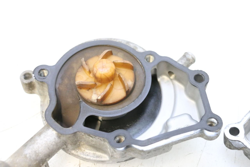 photo de WASSERPUMPE YAMAHA X-MAX XMAX 125 (2010 - 2013) - Technische Nahaufnahme