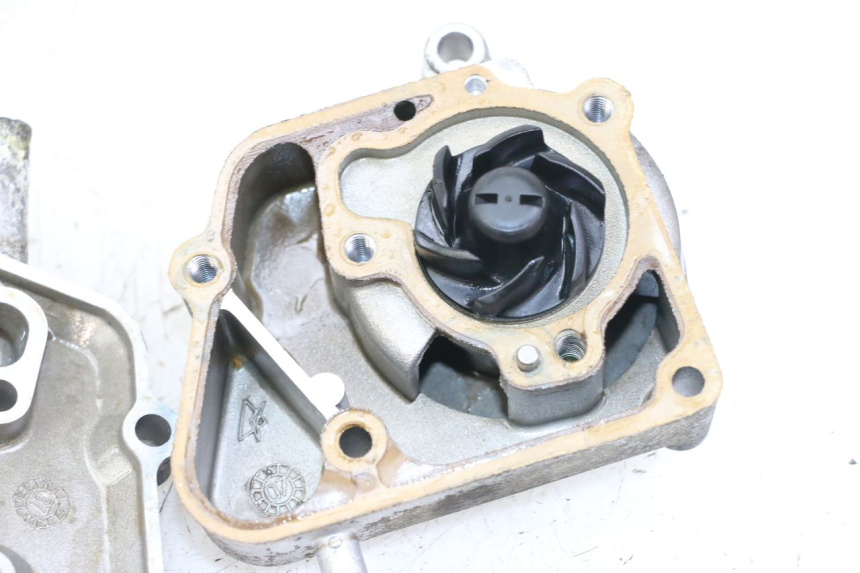 photo de WASSERPUMPE YAMAHA YP MAJESTY 125 (2007 - 2010) - Details der Befestigungspunkte