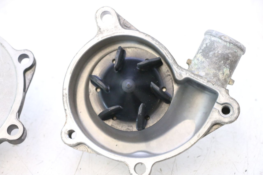 photo de WASSERPUMPE YAMAHA YZF R6 600 (2008 - 2009) - Zoom auf Gebrauchszustand