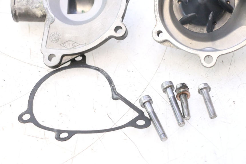 photo de WASSERPUMPE YAMAHA YZF R6 600 (2008 - 2009) - Technische Nahaufnahme