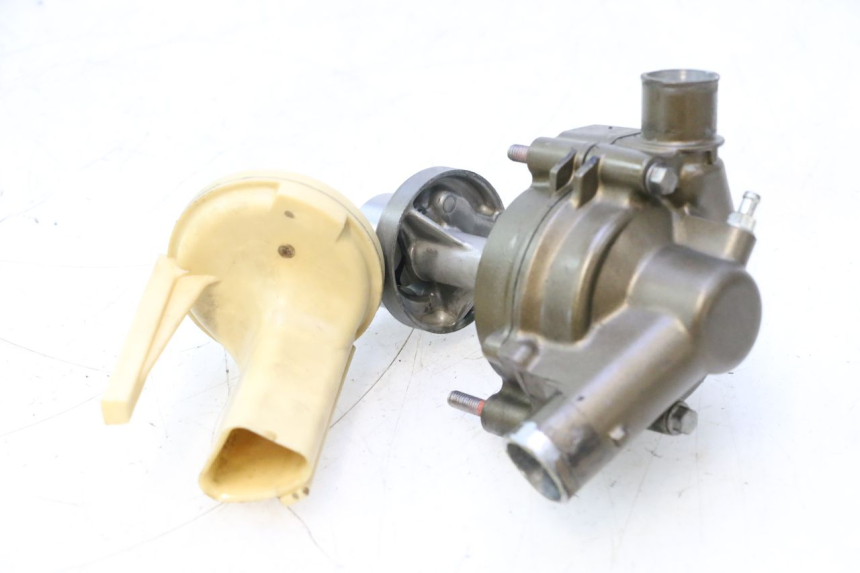 photo de WASSERPUMPE KAWASAKI ZX-6R ZX6R 600 (2000 - 2002) - Zoom auf Gebrauchszustand