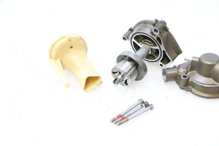 photo de WASSERPUMPE KAWASAKI ZX-6R ZX6R 600 (2000 - 2002) - Technische Nahaufnahme