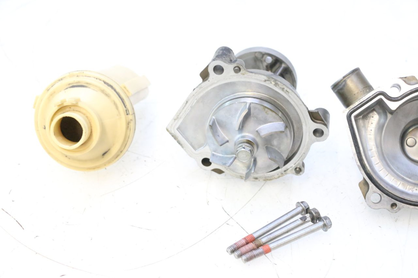 photo de WASSERPUMPE KAWASAKI ZX-6R ZX6R 600 (2000 - 2002) - Geprüftes Gebrauchtteil
