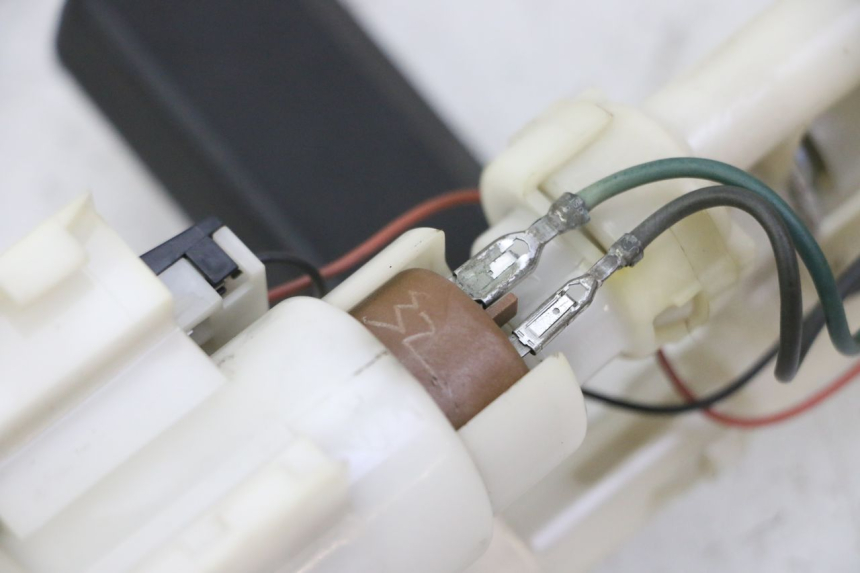 photo de KRAFTSTOFFPUMPE SUZUKI BURGMAN 125 (2007 - 2014) - Gesamtansicht des Produkts