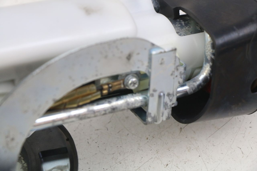 photo de KRAFTSTOFFPUMPE HONDA CB R 1000 (2018 - 2023) - Alternative Perspektive