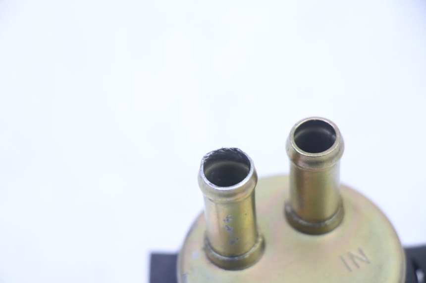 photo de BENZINPUMPE HONDA CBR RR FIREBLADE 900 (1992 - 1994) - Details der Befestigungspunkte