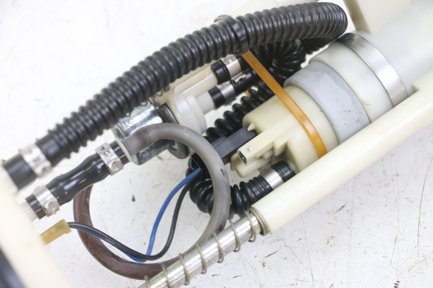 photo de BENZINPUMPE PEUGEOT ELYSTAR 125 (2002 - 2007) - Weitere Ansicht des Artikels