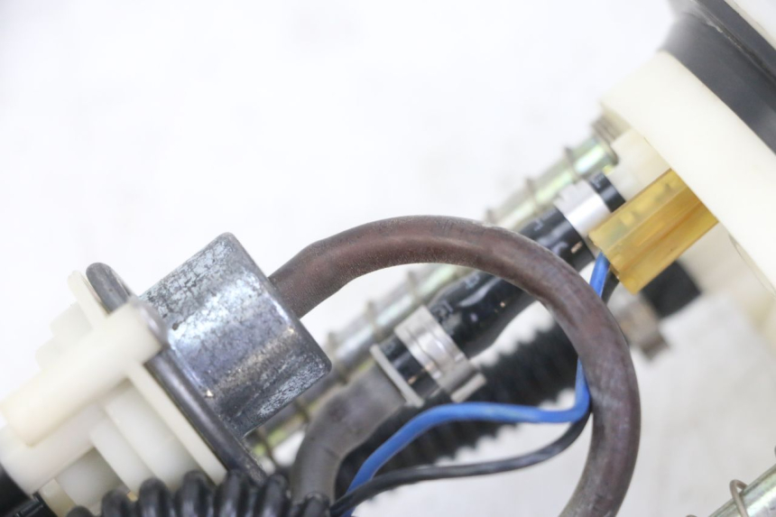 photo de BENZINPUMPE PEUGEOT ELYSTAR 125 (2002 - 2007) - Details der Befestigungspunkte