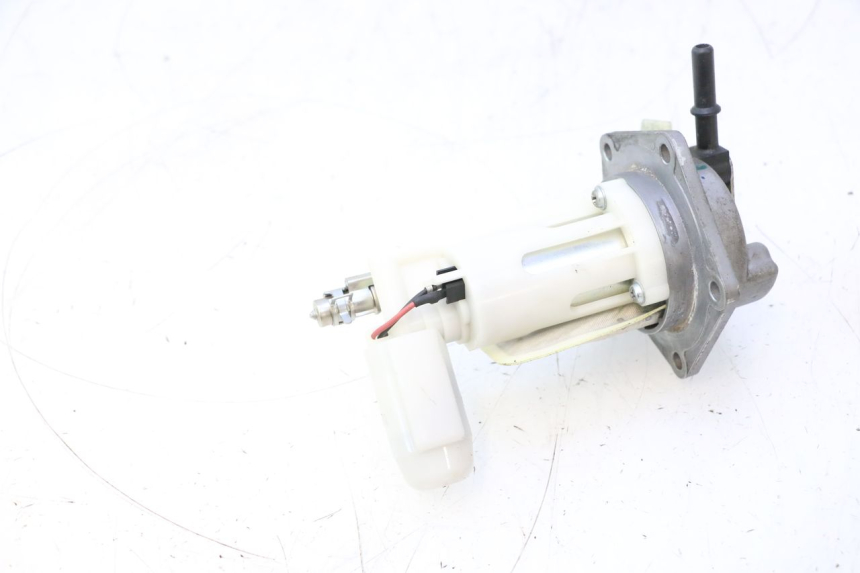 photo de BENZINPUMPE KAWASAKI ER-6 ER6 N 650 (2005 - 2009) - Oberflächenzustand und Material