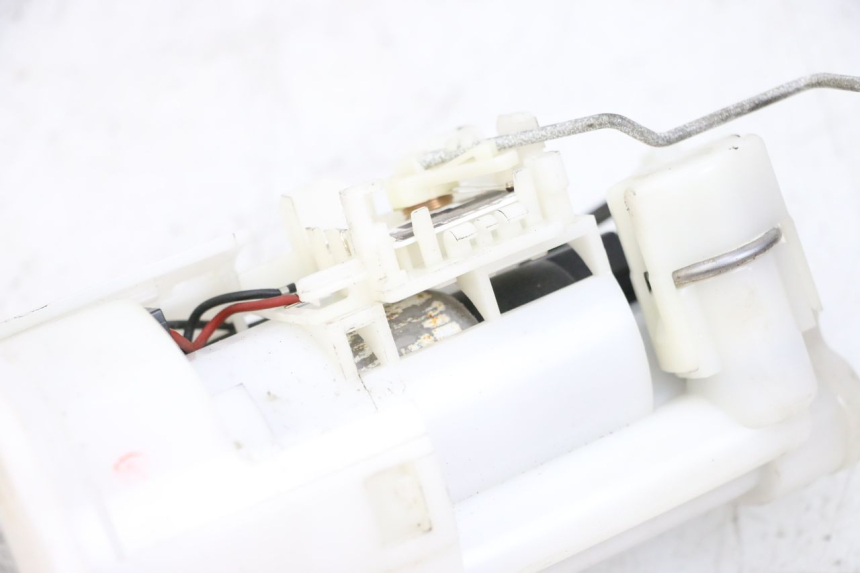 photo de KRAFTSTOFFPUMPE YAMAHA FJR ABS 1300 (2006 - 2012) - Alternative Perspektive