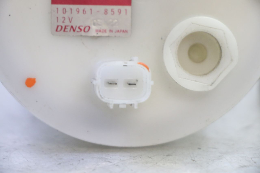 photo de BENZINPUMPE YAMAHA FZ6 N FAZER 600 (2004 - 2006) - Details der Befestigungspunkte