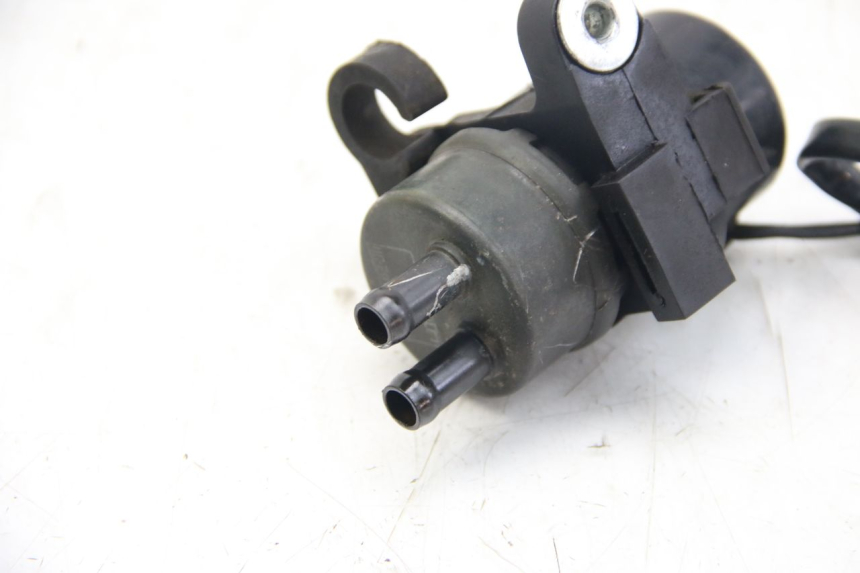 photo de KRAFTSTOFFPUMPE YAMAHA FZS FAZER 600 (2001 - 2003) - Technische Nahaufnahme