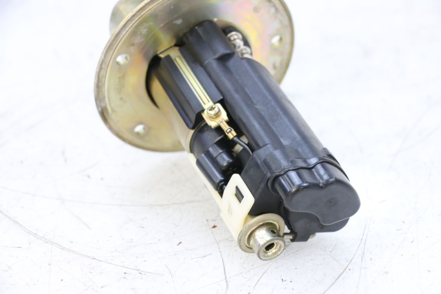 photo de BENZINPUMPE SUZUKI GSXR GSX-R 1000 (2003 - 2004) - Detailansicht des Bauteils