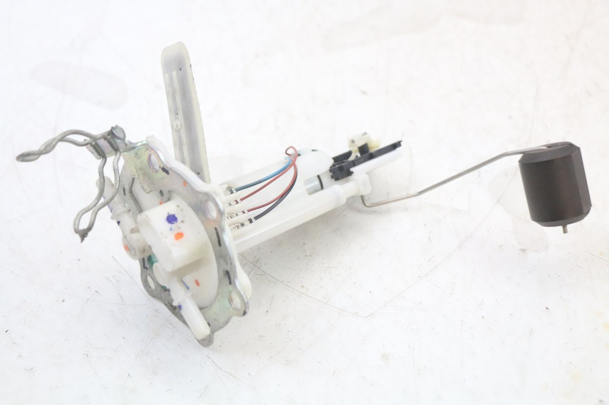 photo de BENZINPUMPE HUSQVARNA SVARTPILEN 401 (2018 - 2023) - Zoom auf Gebrauchszustand