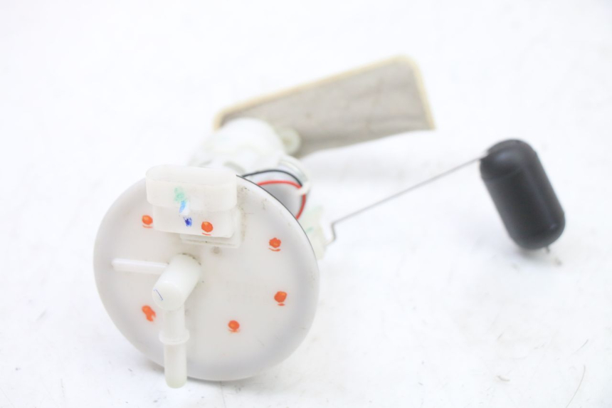 photo de BENZINPUMPE LONGJIA SHARPY 125 (2020 - 2024) - Technische Nahaufnahme