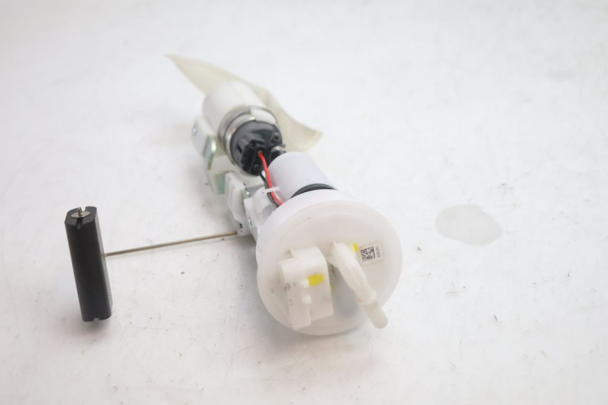 photo de BENZINPUMPE PIAGGIO MP3 HPE 530 (2022 - 2026) - Oberflächenzustand und Material