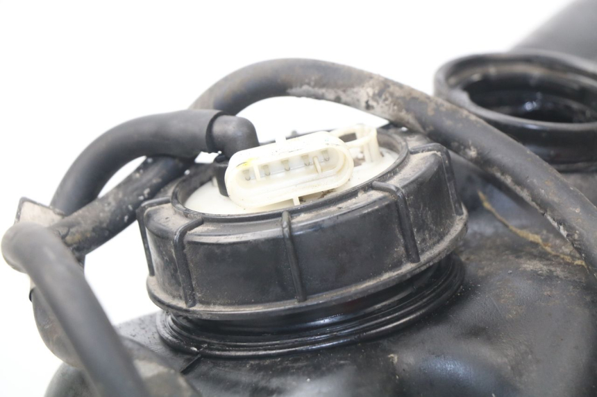 photo de KRAFTSTOFFPUMPE PIAGGIO MP3 LT 400 (2007 - 2012) - Oberflächenzustand und Material