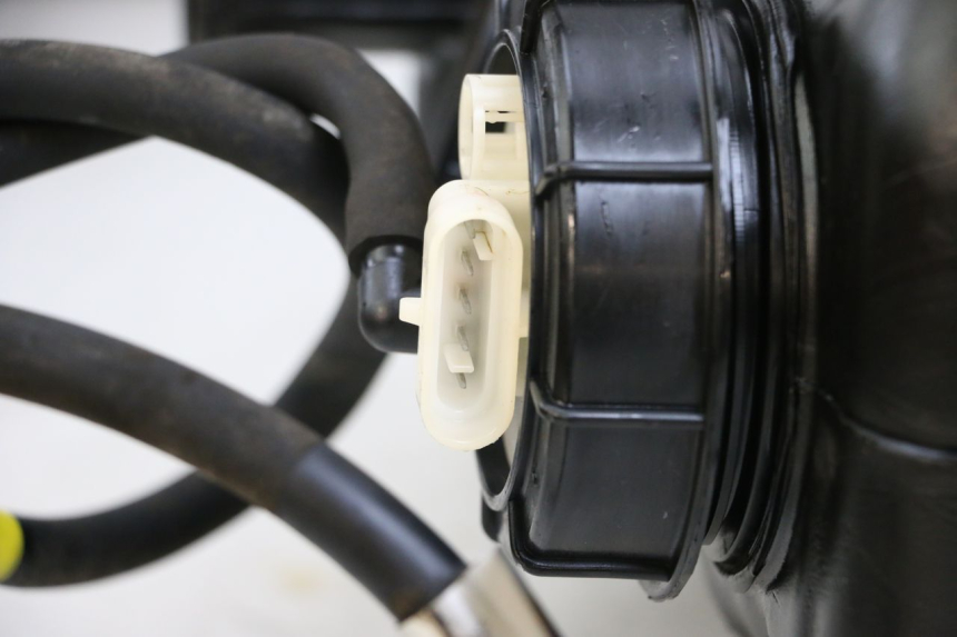 photo de KRAFTSTOFFPUMPE PIAGGIO MP3 500 (2011 - 2015) - Zoom auf Gebrauchszustand