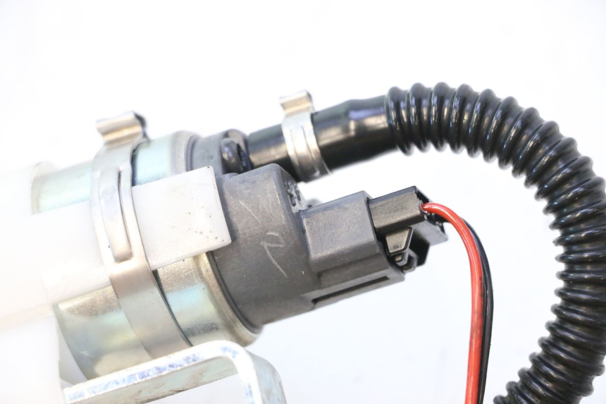 photo de BENZINPUMPE PIAGGIO MP3 500 (2016 - 2018) - Zoom auf Gebrauchszustand