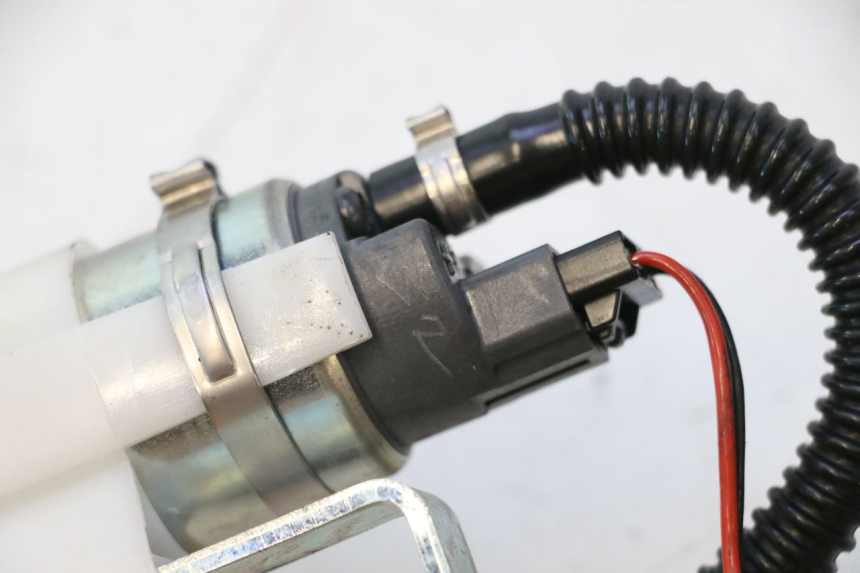 photo de BENZINPUMPE PIAGGIO MP3 500 (2016 - 2018) - Alternative Perspektive