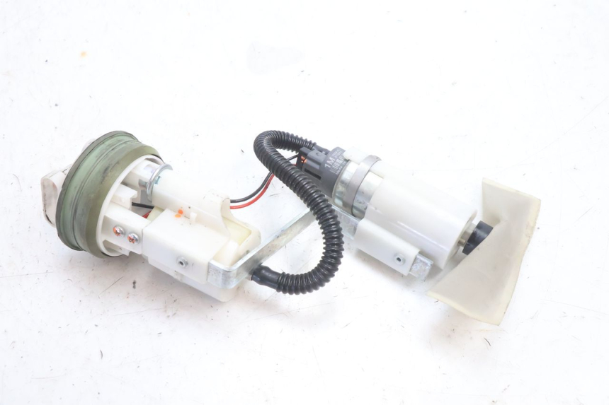 photo de BENZINPUMPE PIAGGIO MP3 500 (2016 - 2018) - Hauptansicht