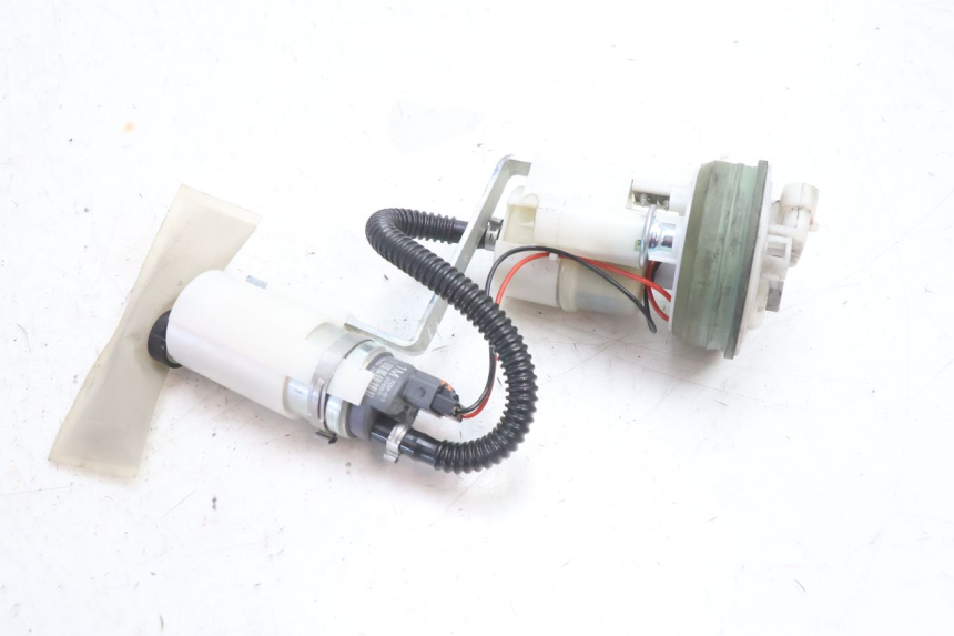 photo de BENZINPUMPE PIAGGIO MP3 500 (2016 - 2018) - Alternative Perspektive