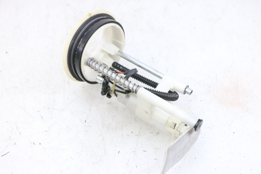 photo de KRAFTSTOFFPUMPE YAMAHA NEOS NEO'S 4T 50 (2008 - 2016) - Zoom auf Gebrauchszustand