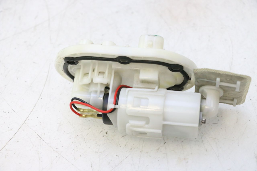 photo de BENZINPUMPE JM MOTORS OLDIES 4T 50 (2020 - 2026) - Oberflächenzustand und Material