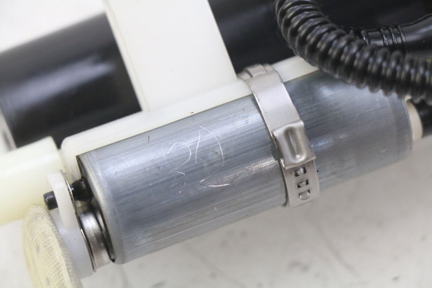 photo de BENZINPUMPE PEUGEOT SATELIS COMPRESSOR K15 125 (2006 - 2009) - Detailansicht des Bauteils