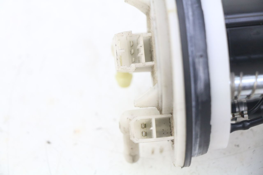 photo de BENZINPUMPE PEUGEOT SATELIS COMPRESSOR K15 125 (2006 - 2009) - Details der Befestigungspunkte