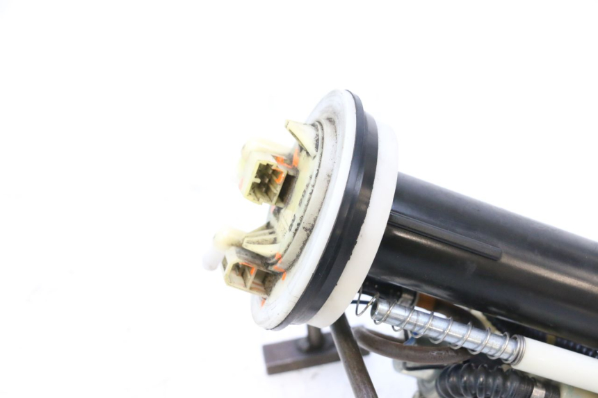 photo de BENZINPUMPE PEUGEOT SATELIS COMPRESSOR K15 125 (2006 - 2009) - Zoom auf Gebrauchszustand